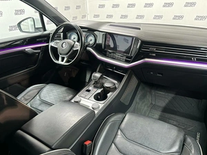 Внедорожник Volkswagen Touareg 2018 года, 3975000 рублей, Красноярск