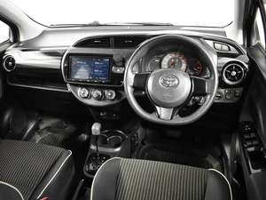 Хетчбэк Toyota Vitz 2017 года, 826100 рублей, Казань