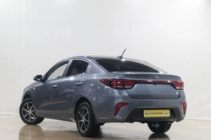 Седан Kia Rio 2019 года, 1589000 рублей, Новокузнецк