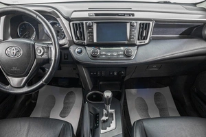 Внедорожник Toyota RAV4 2017 года, 2299000 рублей, Барнаул