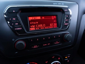 Седан Kia Rio 2014 года, 949000 рублей, Саратов