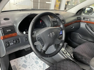 Седан Toyota Avensis 2004 года, 787000 рублей, Солонцы