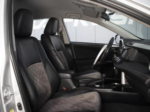 Внедорожник Toyota RAV4 2017 года, 2495000 рублей, Омск