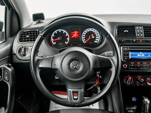 Седан Volkswagen Polo 2014 года, 925000 рублей, Красноярск