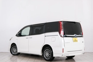 Минивэн Toyota Esquire 2014 года, 1849000 рублей, Красноярск