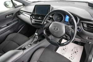 Внедорожник Toyota C-HR 2018 года, 1889000 рублей, Красноярск