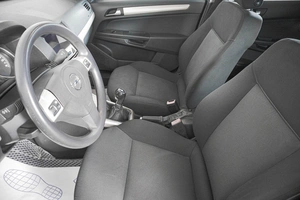 Хетчбэк Opel Astra 2007 года, 399000 рублей, Кемерово