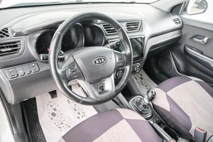 Седан Kia Rio 2012 года, 849000 рублей, Красноярск