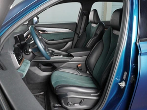 Внедорожник Geely Monjaro 2023 года, 3070000 рублей, Красный Пахарь