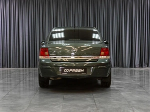 Седан Opel Astra 2011 года, 699000 рублей, Тюмень