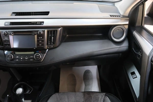 Внедорожник Toyota RAV4 2016 года, 2599000 рублей, Омск