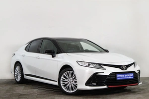 Седан Toyota Camry 2021 года, 3499000 рублей, Сургут