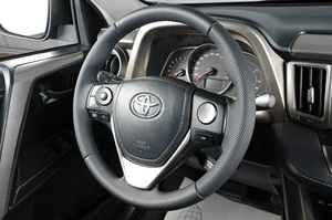Внедорожник Toyota RAV4 2015 года, 2229000 рублей, Тюмень