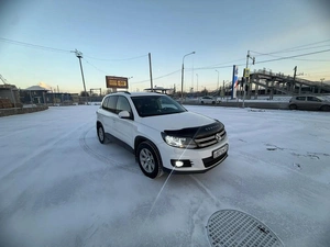 Внедорожник Volkswagen Tiguan 2012 года, 890000 рублей, Красноярск