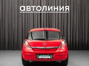 Хетчбэк Opel Astra 2011 года, 650000 рублей, Красноярск