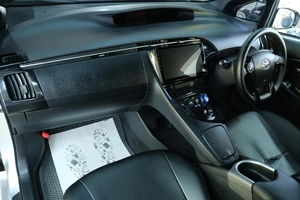 Лифтбек Toyota Prius 2015 года, 1349000 рублей, Омск