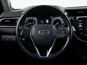 Седан Toyota Camry 2021 года, 3099055 рублей, Москва