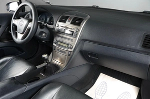 Седан Toyota Avensis 2011 года, 999000 рублей, Тюмень