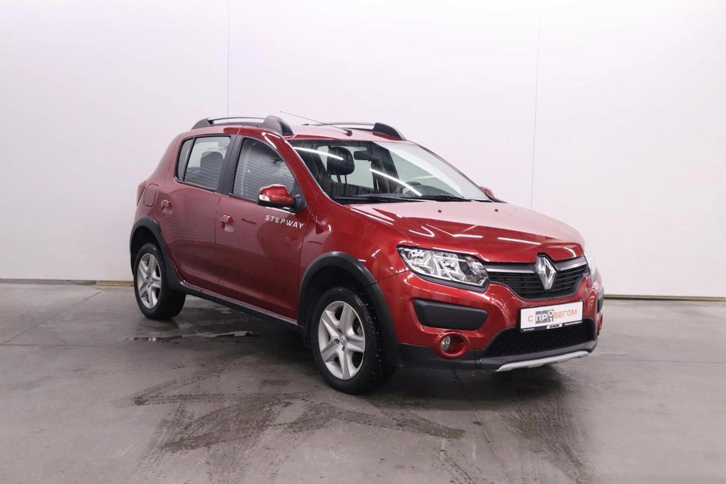 Хэтчбек Renault Sandero 2017 года, 1030000 рублей, Брянск