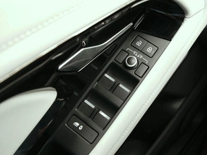 Внедорожник Land Rover Range Rover Evoque 2024 года, 5249000 рублей, Владимир