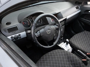 Хетчбэк Opel Astra GTC 2006 года, 425000 рублей, Краснодар