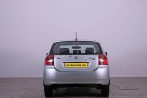 Хетчбэк Toyota Corolla 2002 года, 569000 рублей, Омск