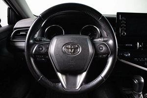 Седан Toyota Camry 2021 года, 2899000 рублей, Сургут
