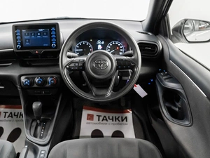 Хетчбэк Toyota Yaris 2020 года, 1120000 рублей, Красноярск