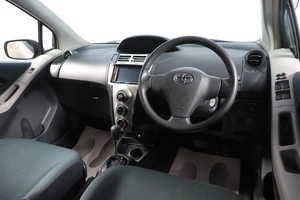 Хетчбэк Toyota Vitz 2005 года, 649000 рублей, Новосибирск
