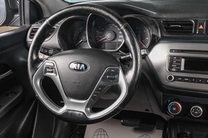 Седан Kia Rio 2016 года, 999000 рублей, Тюмень