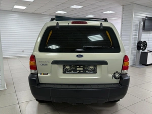 Внедорожник Ford Escape 2004 года, 610000 рублей, Ачинск