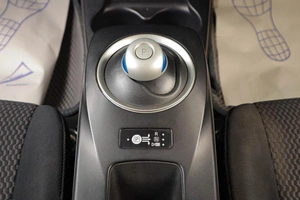 Хетчбэк Nissan Leaf 2014 года, 679000 рублей, Тюмень