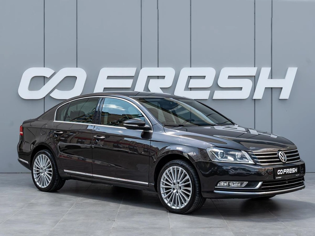 Седан Volkswagen Passat 2011 года, 1370000 рублей, Краснодар