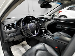 Седан Toyota Camry 2019 года, 2380000 рублей, Красноярск