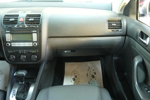 Седан Volkswagen Jetta 2006 года, 599000 рублей, Омск