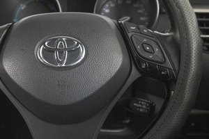 Внедорожник Toyota C-HR 2017 года, 2359000 рублей, Кемерово