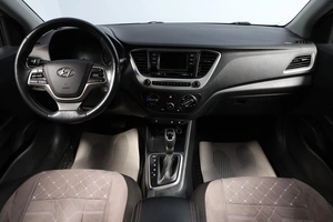 Седан Hyundai Solaris 2017 года, 1349000 рублей, Новосибирск