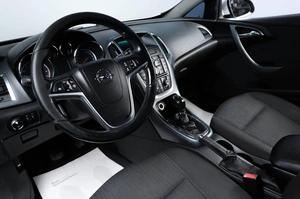 Хетчбэк Opel Astra GTC 2012 года, 739000 рублей, Челябинск
