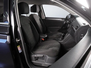 Внедорожник Volkswagen Tiguan 2017 года, 2680000 рублей, Красный Пахарь