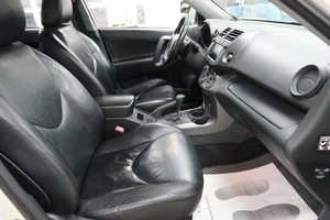 Внедорожник Toyota RAV4 2011 года, 1649000 рублей, Омск