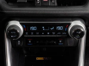 Внедорожник Toyota RAV4 2023 года, 4240000 рублей, Тюмень