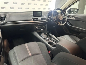 Хетчбэк Mazda Axela 2017 года, 1228000 рублей, Красноярск