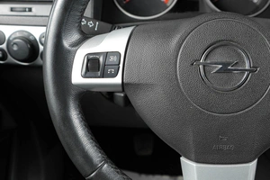 Хетчбэк Opel Astra 2011 года, 569000 рублей, Тюмень