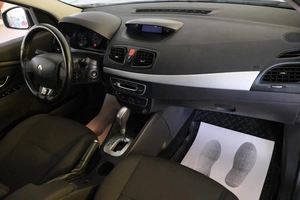 Седан Renault Fluence 2011 года, 749000 рублей, Омск