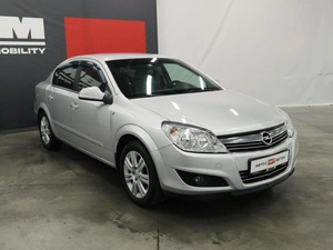 Седан Opel Astra 2011 года, 915000 рублей, Курск