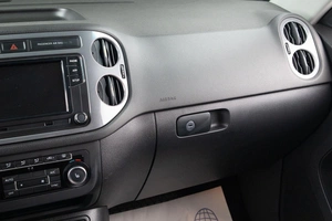 Внедорожник Volkswagen Tiguan 2012 года, 1499000 рублей, Оренбург