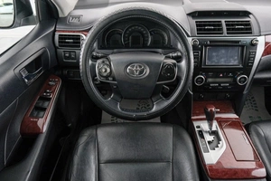 Седан Toyota Camry 2013 года, 1999000 рублей, Красноярск