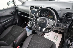 Хетчбэк Toyota Ractis 2012 года, 969000 рублей, Красноярск