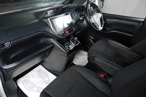 Минивэн Toyota Noah 2018 года, 2529000 рублей, Тюмень