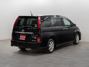 Минивэн Toyota Isis 2010 года, 1299000 рублей, Красноярск